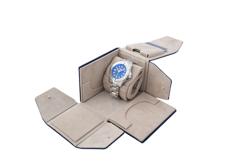 Breitling Avenger GMT 45