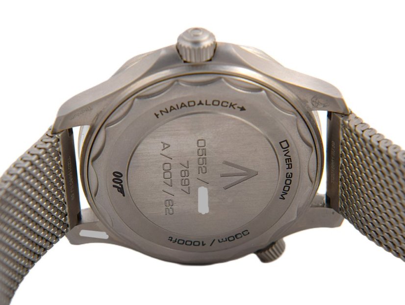 Omega Seamaster Diver 300M  007  No Time to Die